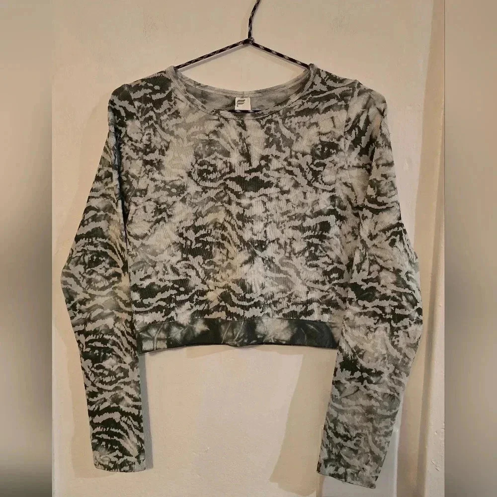 Fabletics Mari Seamless‎ longsleeve crop top tiger tie-dye green/white Med NwT